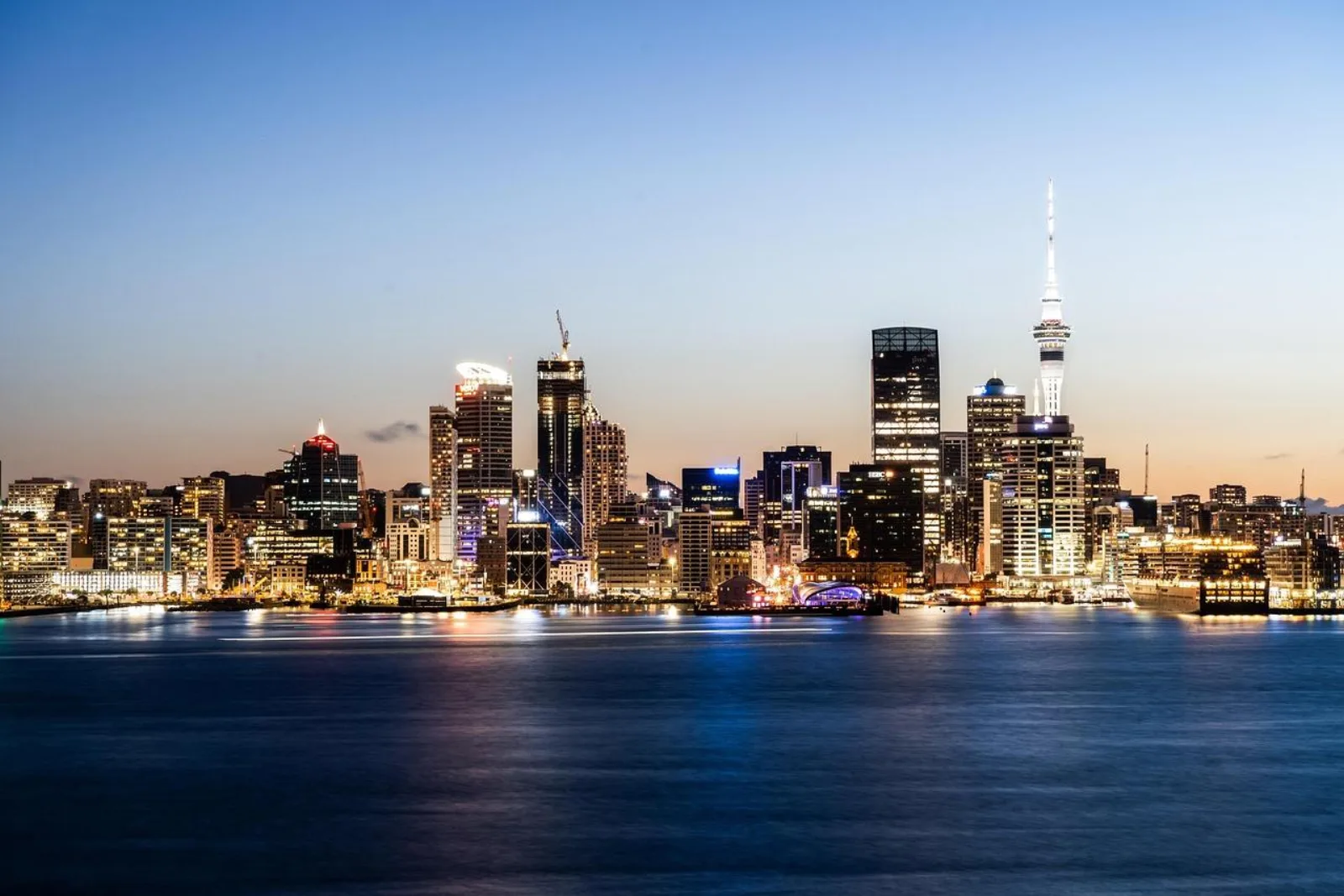 Auckland Night Lights Cruise with Drink and Canapés